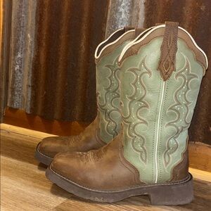 Women’s Brown and Green Western Justin Boots size 8 B